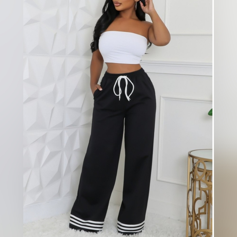 037. Chic Black and White Wide-Leg Pants